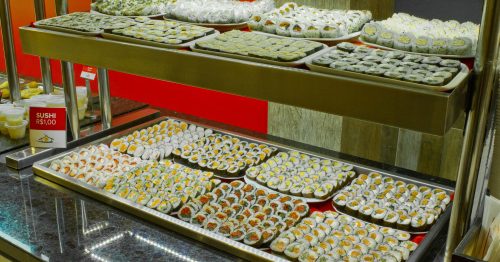 Franquia aposta em buffet de sushi a 1 real